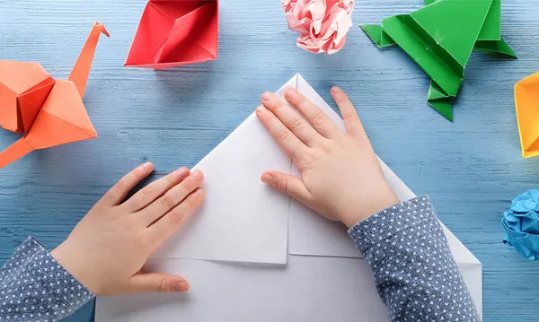 Việc gấp giấy giúp bé phát triển khả năng sáng tạo, tư duy