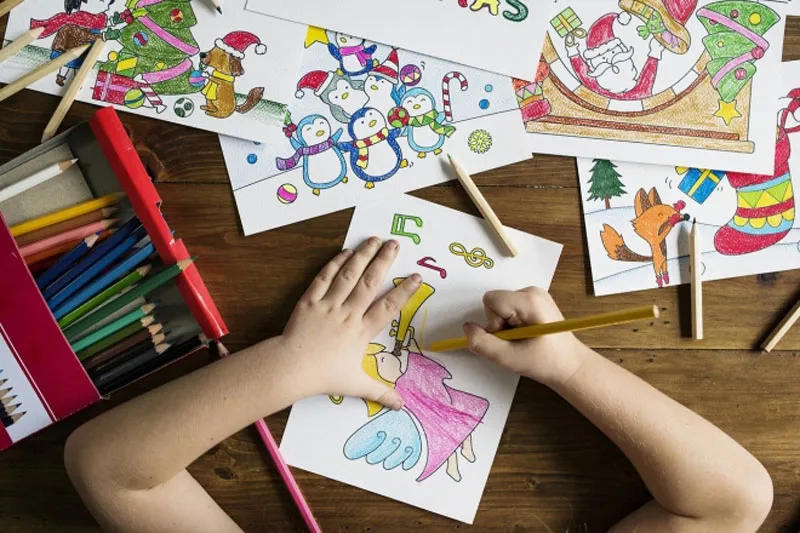 Tranh tô màu giúp bé kết hợp kỹ năng viết tay và mắt 