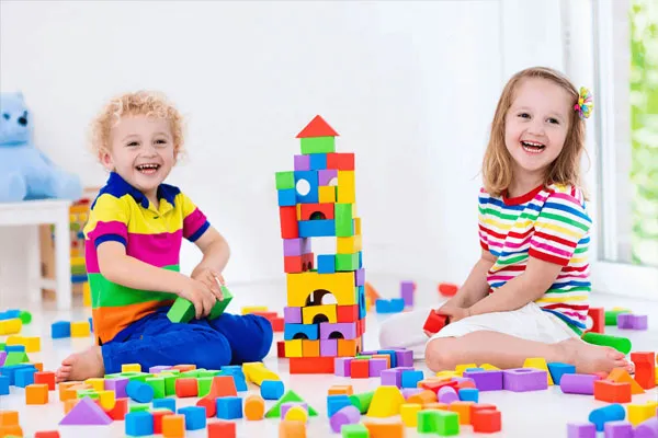 Đồ chơi giúp bé tăng cường thể chất và phát triển tư duy