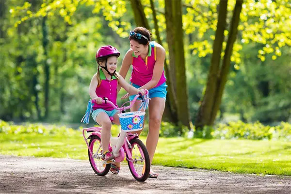 Xe đạp Nhựa Chợ Lớn luôn là sản phẩm được ba mẹ ưu tiên lựa chọn cho bé