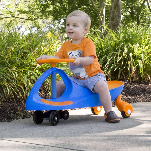 Xe lắc cho bé được thiết kế đơn giản phù hợp cho bé từ 1-6 tuổi