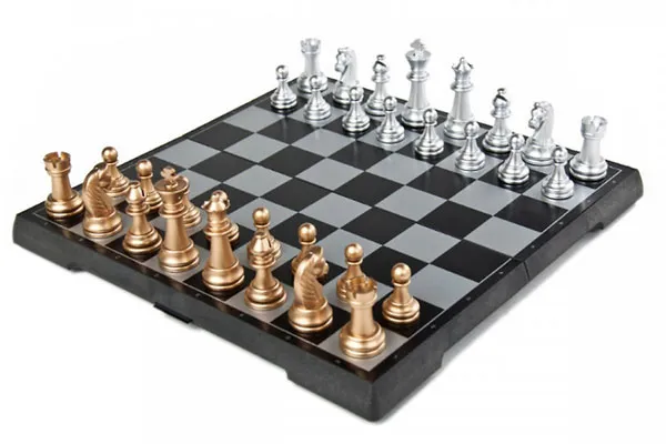 Bộ cờ vua nam châm dành cho bé 12 tuổi